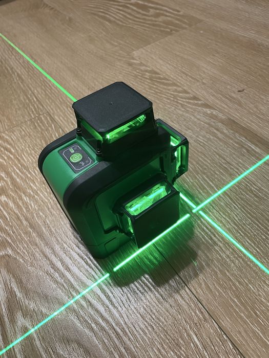 Професійний лазерний будівельний рівень 3D Protester LL412G
