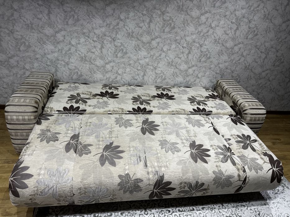 Продам диван.