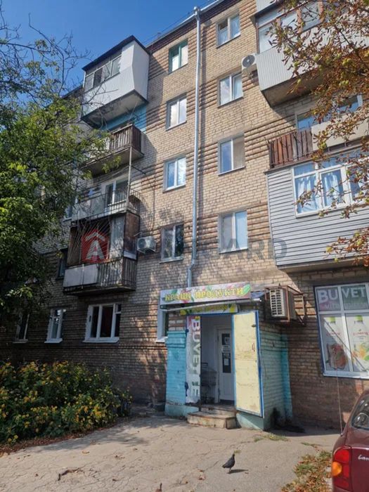 Продаж 2 к кв К-Карого,13. Середній поверх.