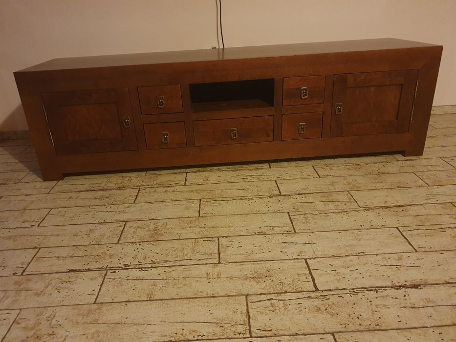 Komoda litego drzewa