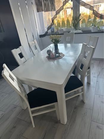 Stół plus szesc krzeseł