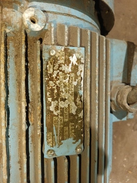 Двигун електричний