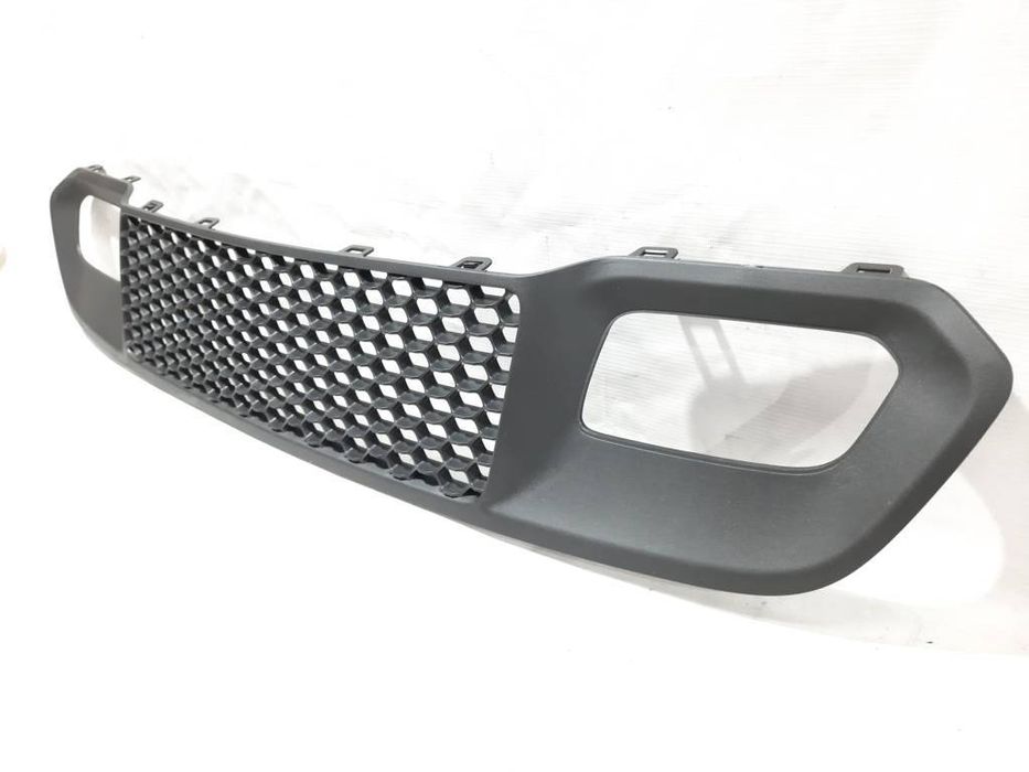 Решітка в бампер Jeep Grand Cherokee 2016-2021 68310773AB
