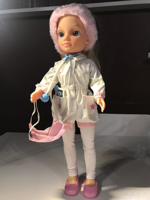 Boneca Nancy médica