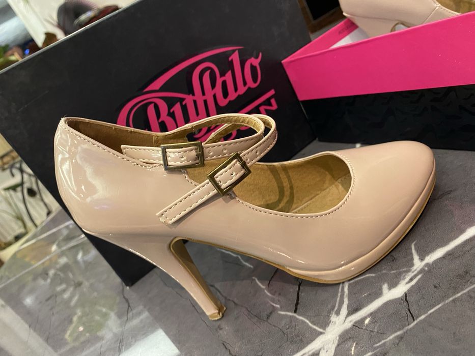 Rozmiar 37,5 skórzane obcasy szpilki Buffalo London