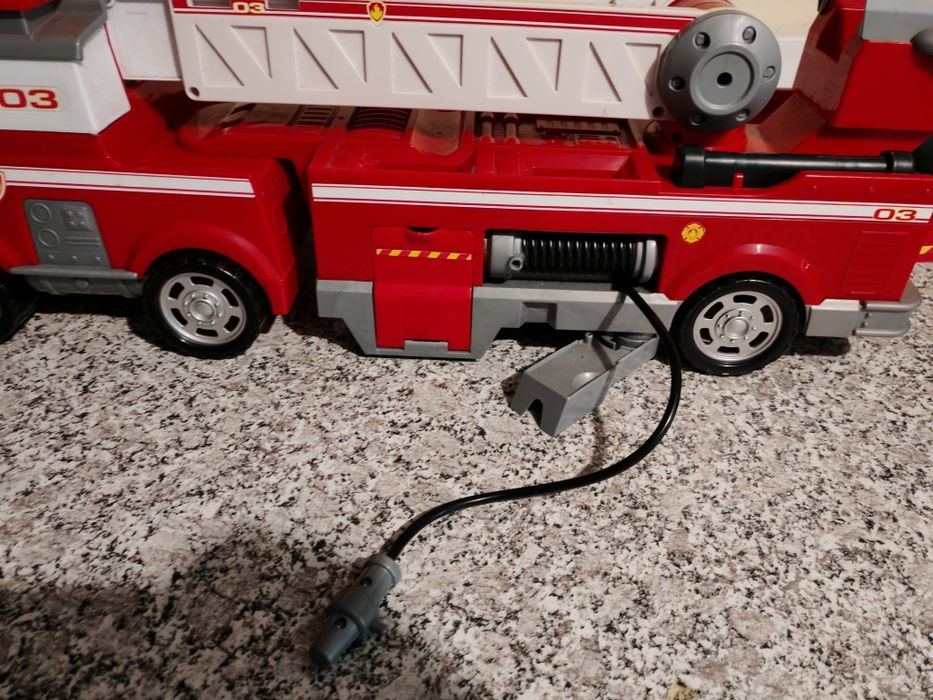 Caminhão de Bombeiros "Ultimate Rescue" do Marshal