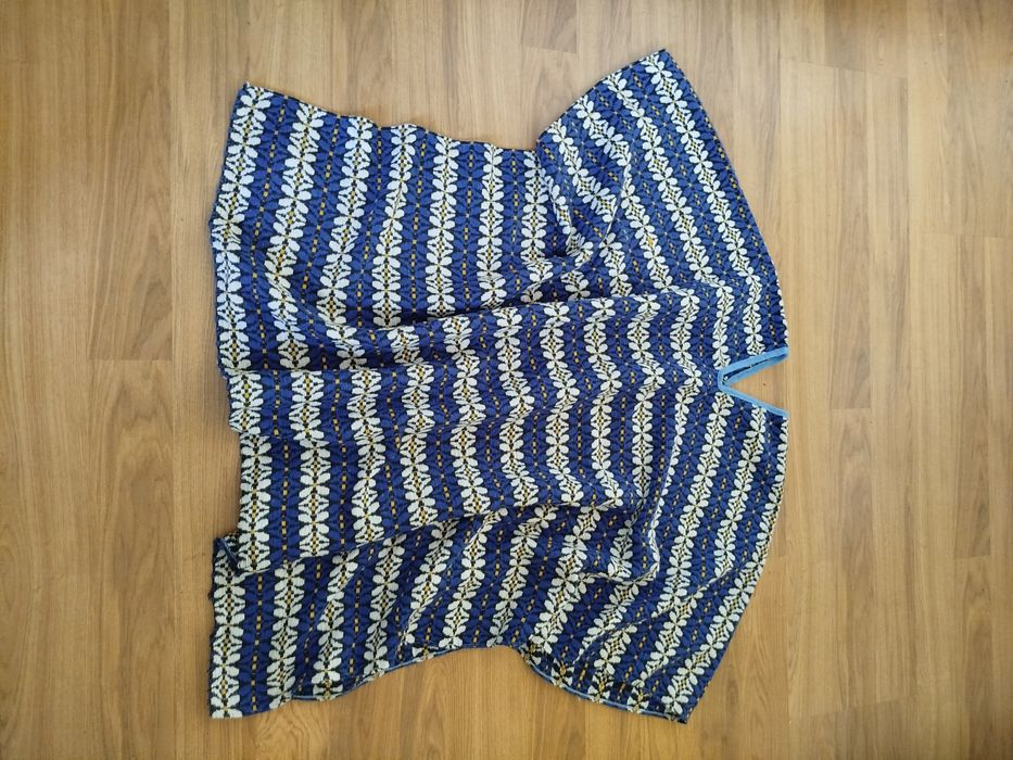 Poncho / peleryna długa niebieska w stylu boho etno folk z geometrycznym wzorem