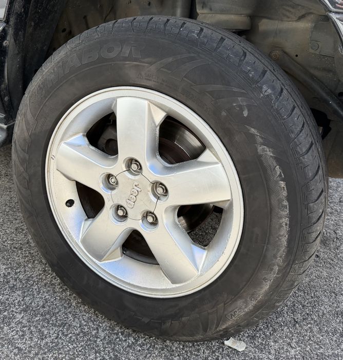 Pneus e jantes cherokee WJ/WG Overland 235/65R17