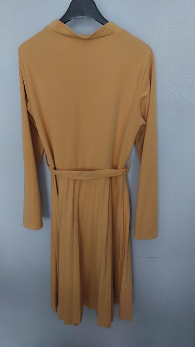 Sukienka midi plisowana