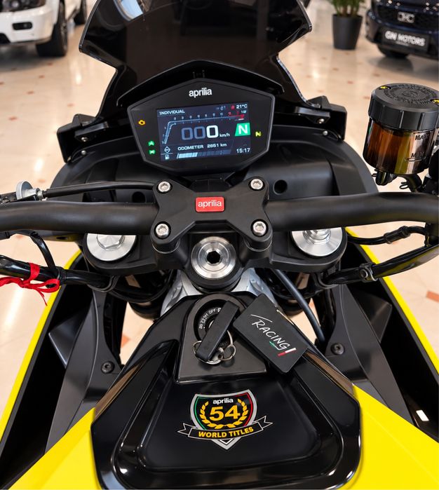 Aprilia Tuono 660 como nova