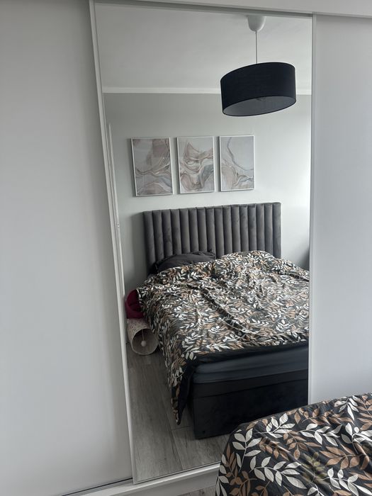 Trzy pary drzwi przesuwnych do szafy