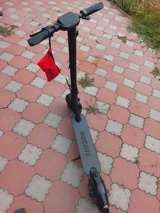 Продам Електросамокат Ducati