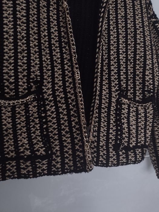 Elegancki kardigan sweter czarny ze złotą nitką Mango