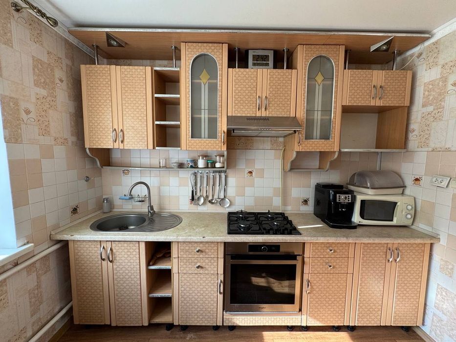 Продам кухню (витяжка і мийка в ціні)