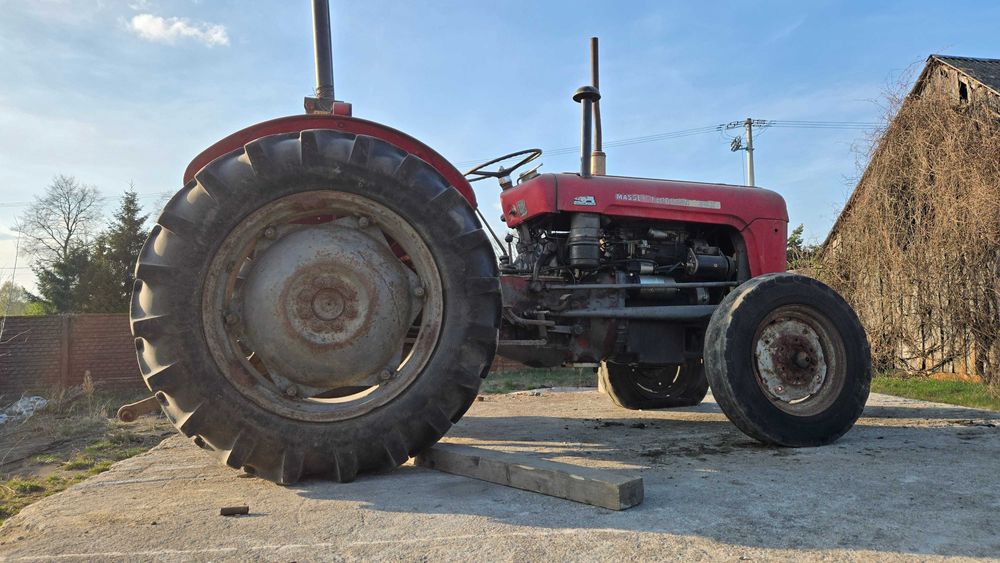 Massey Ferguson 35x uszkodzony