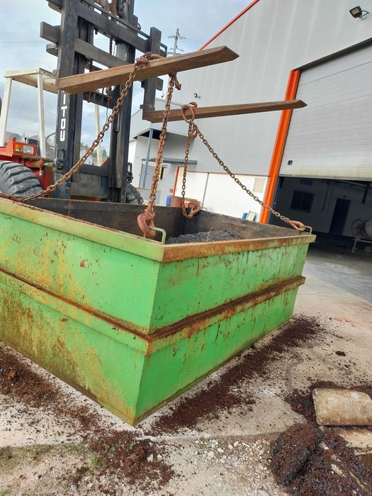 Contentor metàlico verde usado com tampa (2,70x1,80x1)