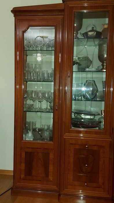 Cristaleira / Vitrine em madeira (3 corpos) – 220x165x51