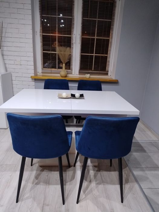 Krzesła welurowe 4 szt.