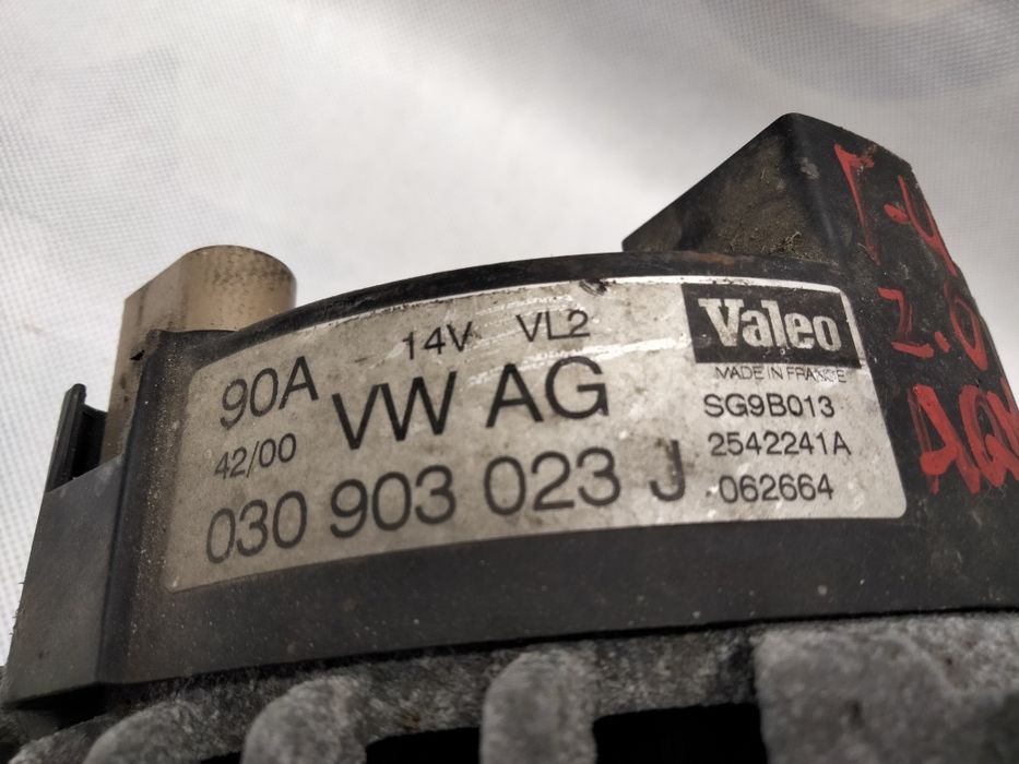 VW Golf 4 Bora Skoda Tour генератор 1.4 1.6