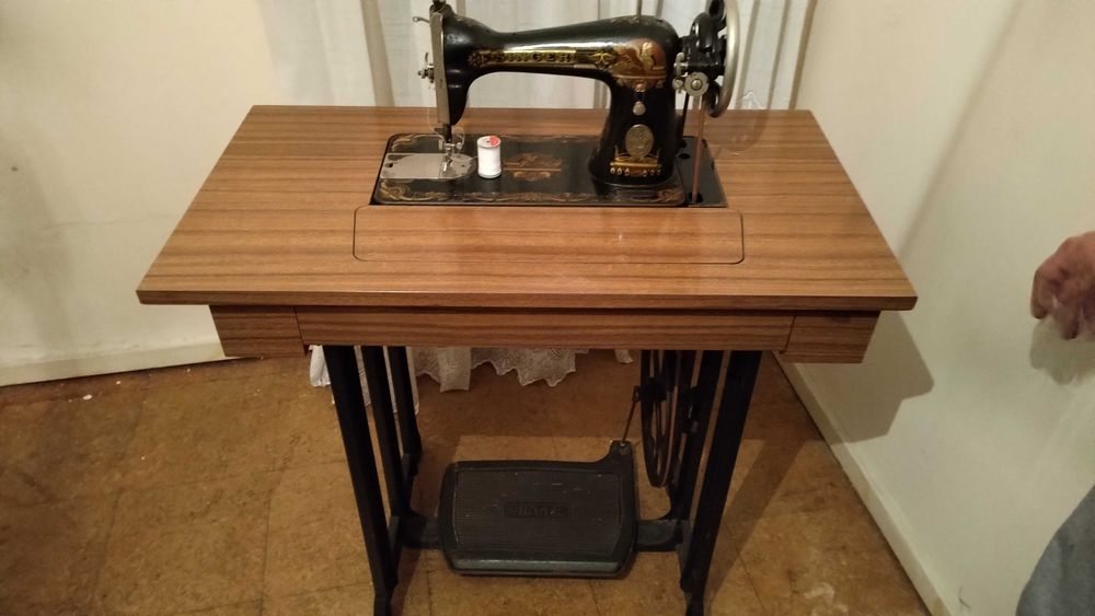 Vendo máquina de costura marca Singer