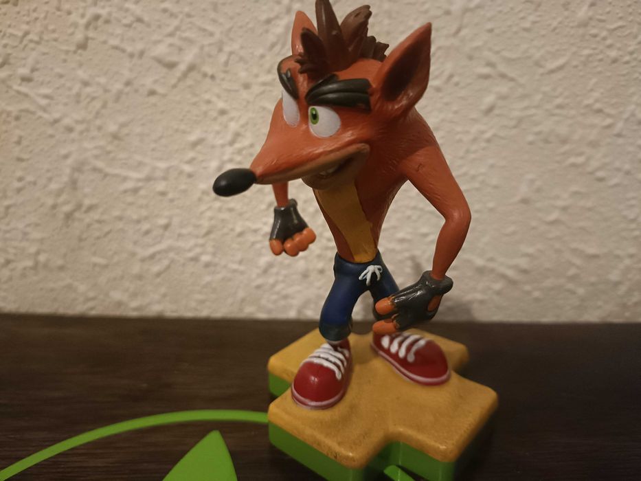Actiin figure Crash bandicoot oficial TOTAKU