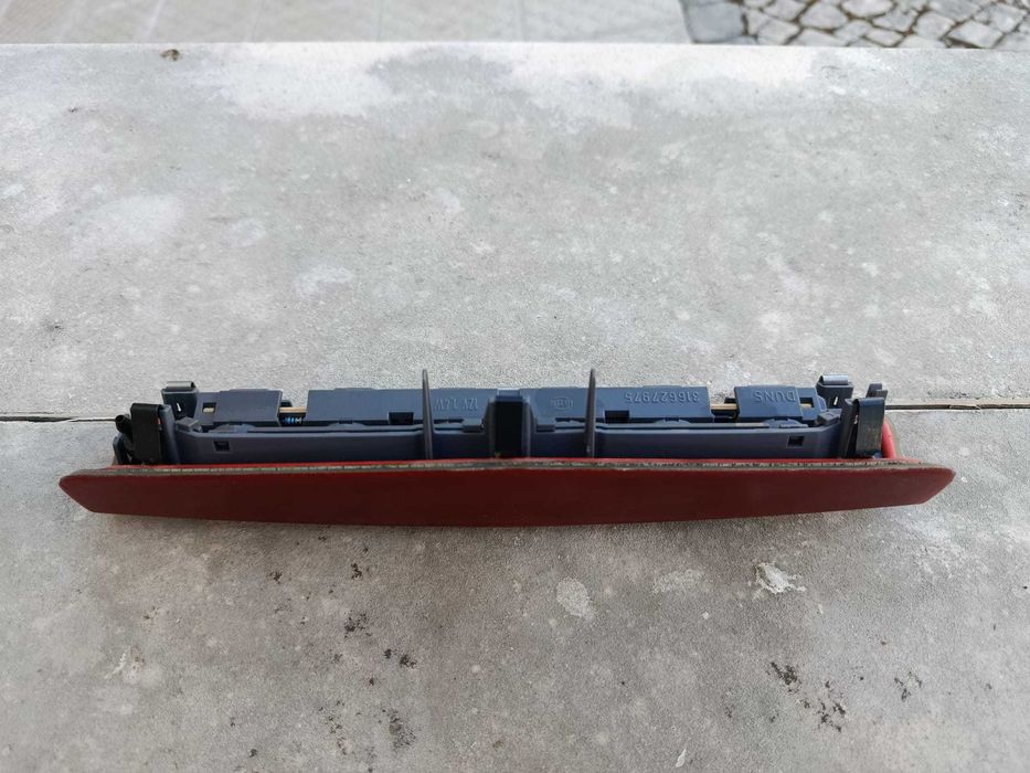3a luz de stop - Opel Astra, com esguicho