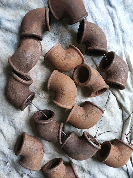 Колено и муфта чугунные