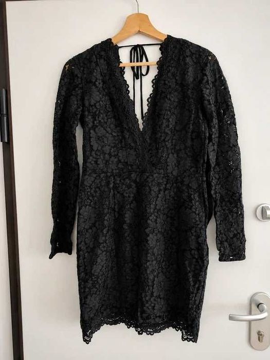 Vestido Curto H&M em Renda Preta – Decote em V e Costas Abertas (Tam. M)