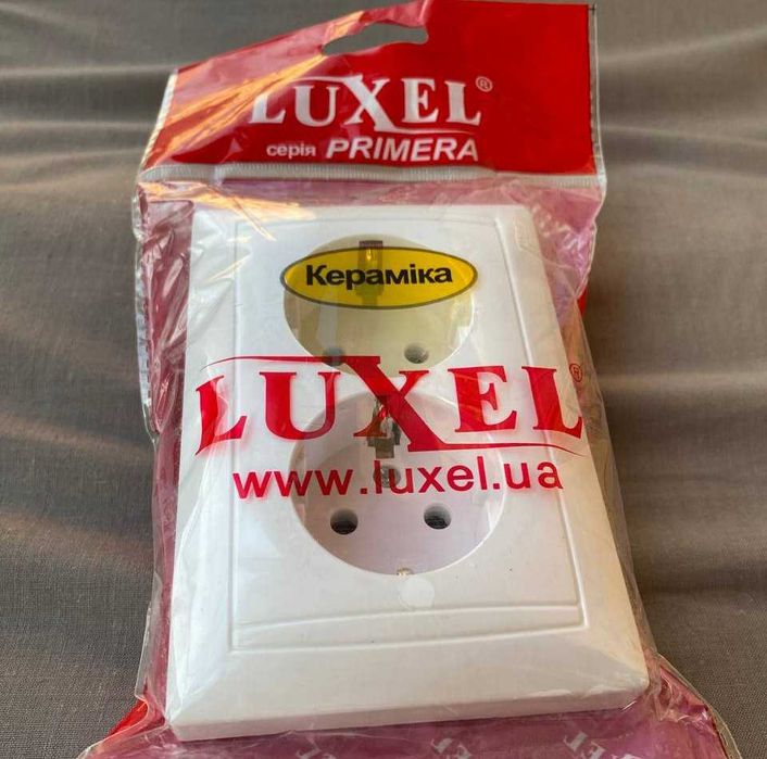 Электрическая розетка Luxel Двойная розетка с заземлением модель 3008