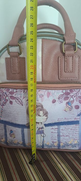 Carteira/ mala muito versátil, com alças de mão, alça comprida de ombr