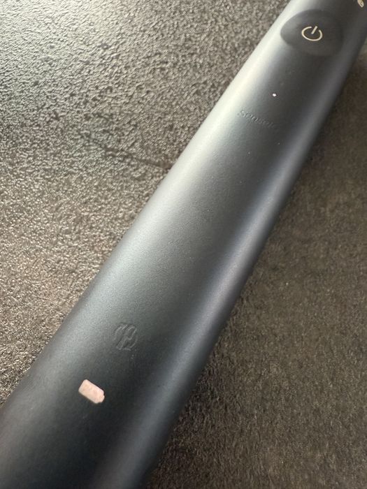 Uszkodzona szczoteczka soniczna Philips Sonicare Prestige  HX999B