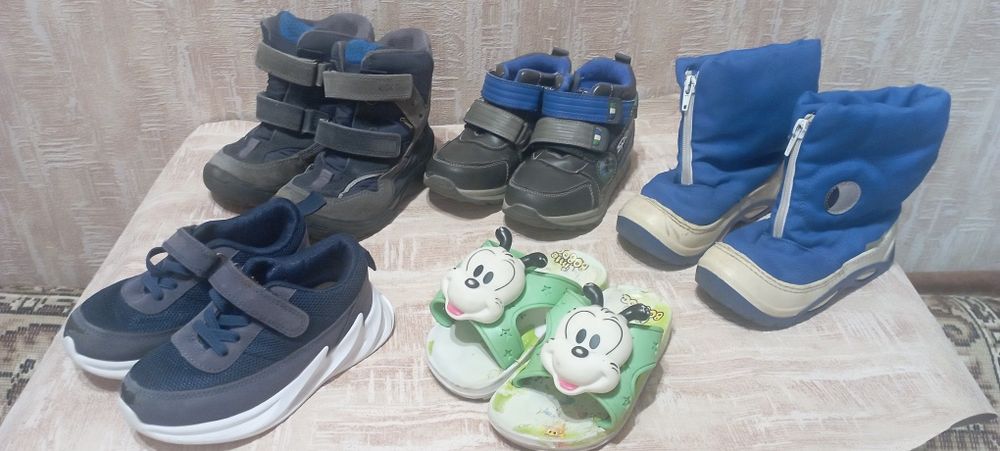 Взуття для хлопчика 25 26 розмір ботіночки шльопанці