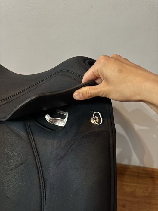Wintec Pro Dressage 17” – wełna, stan celujący + łęki w zestawie
