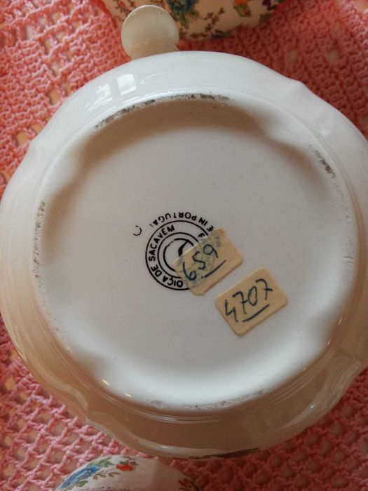 Conjunto Exclusivo de Porcelana Retro da Fábrica de Sacavém