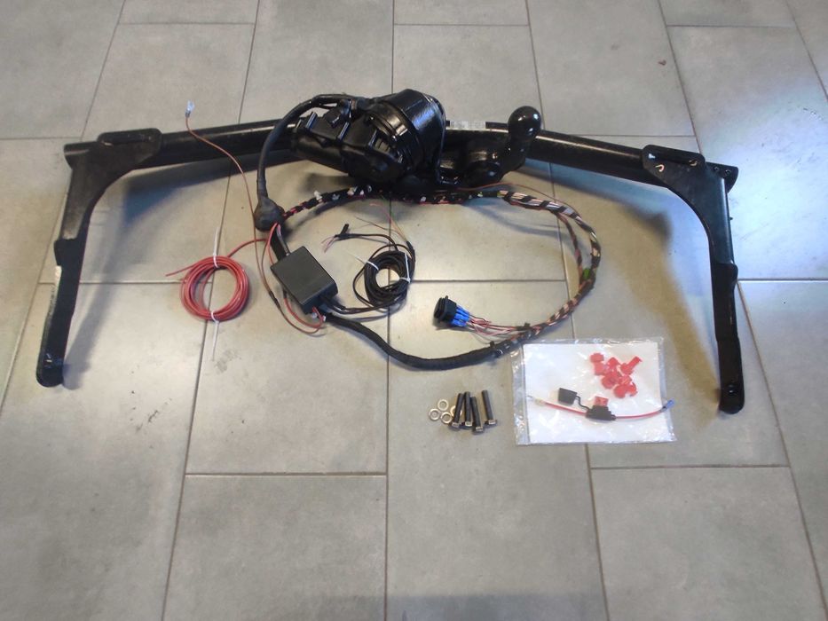 Oryginalny elektryczny Hak holowniczy VW Passat B8 kombi komplet modul