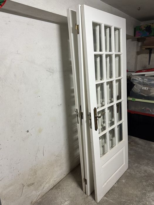 3 portas em madeira maciça pintadas a branco