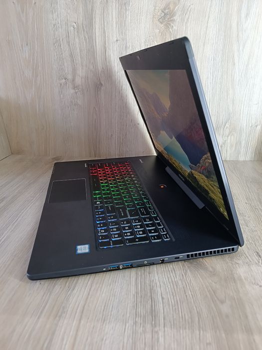 Игровой ноутбук MSI 17.3" i7 16GB SSD 128GB + HDD 500 Nvidia RGB FHD