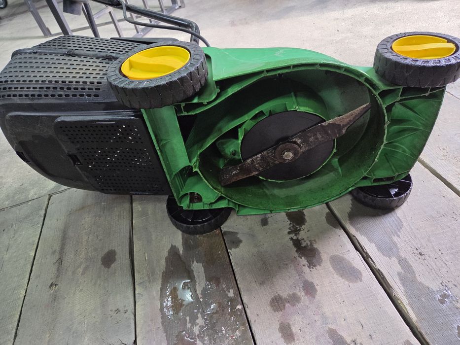 Електро газонокосилка