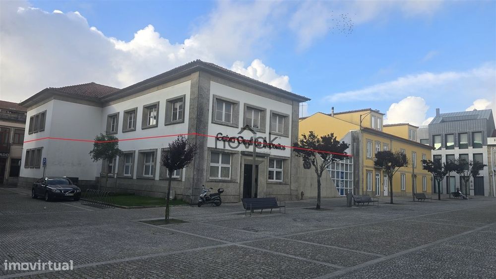 Escritório na Praça do Almada, por cima da CGD