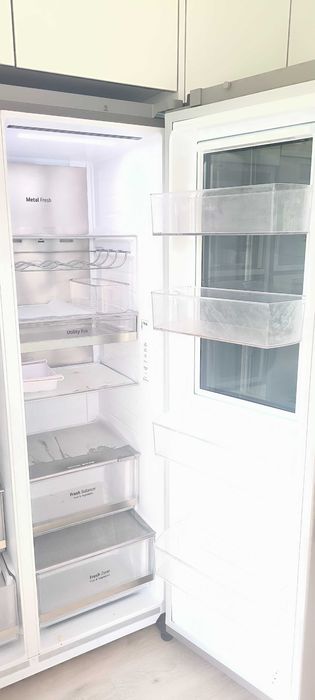 Frigorífico americano LG 628L com água, gelo e Wi-Fi