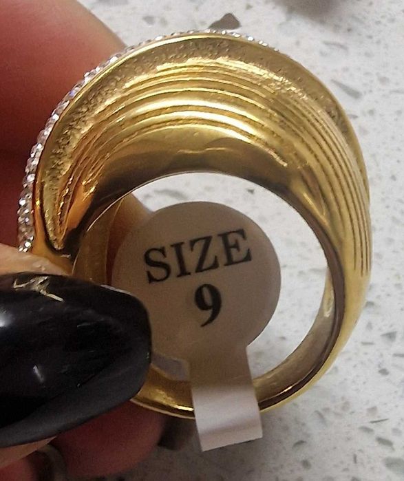 Anel dourado modelo tashi