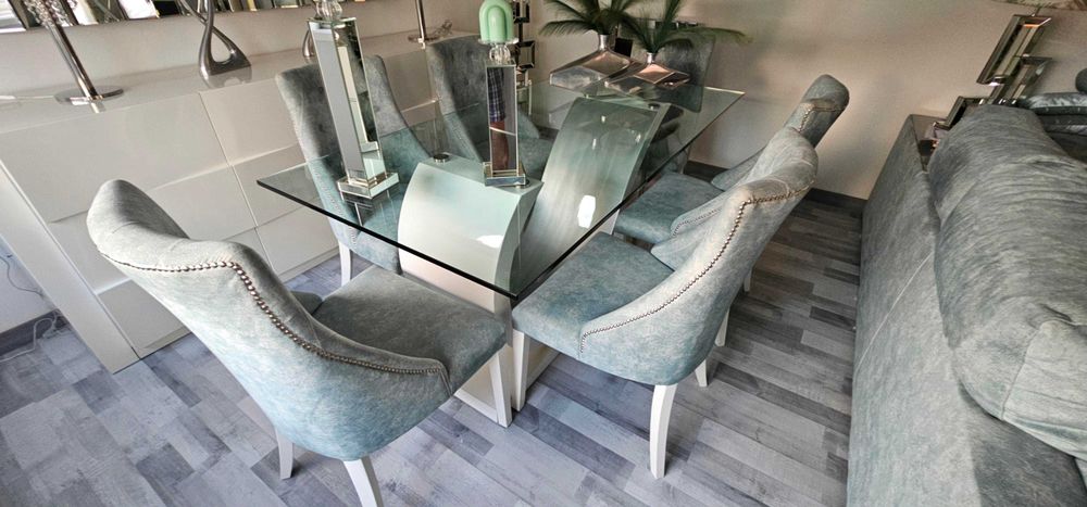 Sala Completa Moderna | Aparador + Mesa Vidro + 6 Cadeiras + Sofá + Lareira Elétrica + 2 Carpetes | 1.440€