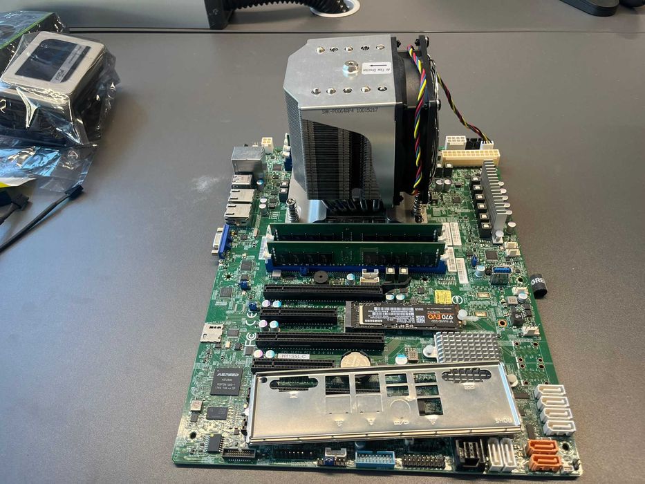 AMD EPYC 7251 + Motherboard SuperMicro H11SSL-NC + 64GB DDR4 2400 ECC RDIMM + Cooler 4U