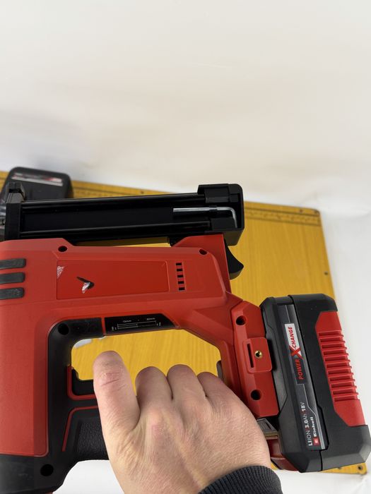 Акумуляторний степлер Einhell TE-CN 18 Li Solo з зарядкою