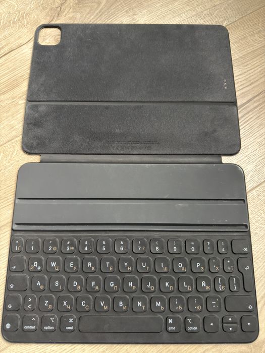 Продам iPad Pro 11” 2020, 256 GB, Wi-Fi, Space Gray, у хорошому стані.