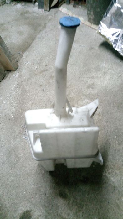 Toyota Corolla depósito agua