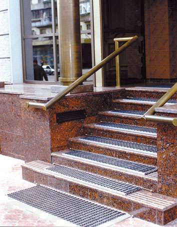 Грязезащитные, антискользящие  коврики для помещений и улицы.