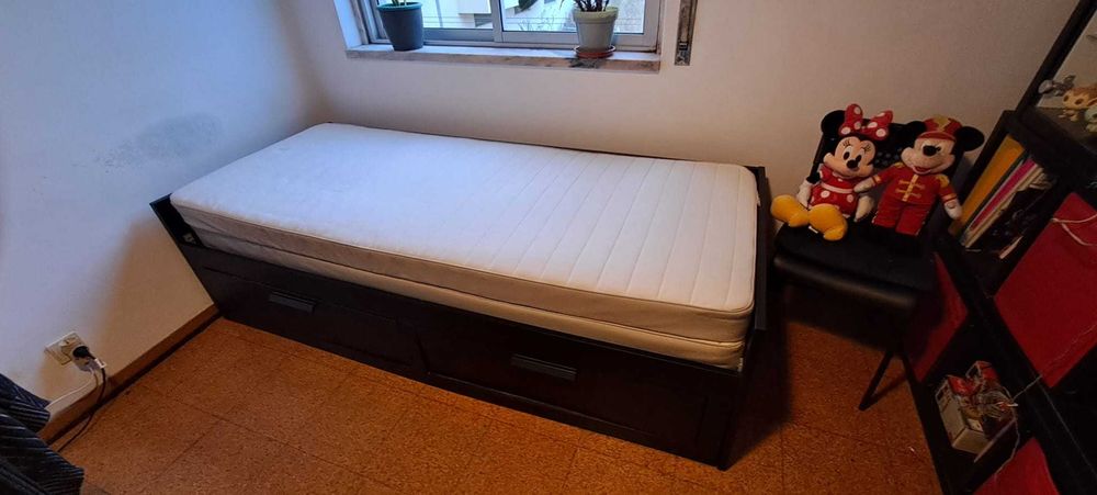 Cama modelo BRIMNES