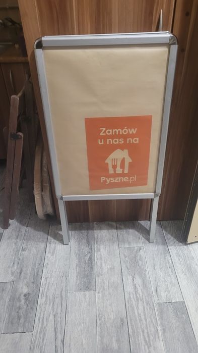 Reklama zewnątczna patykacz