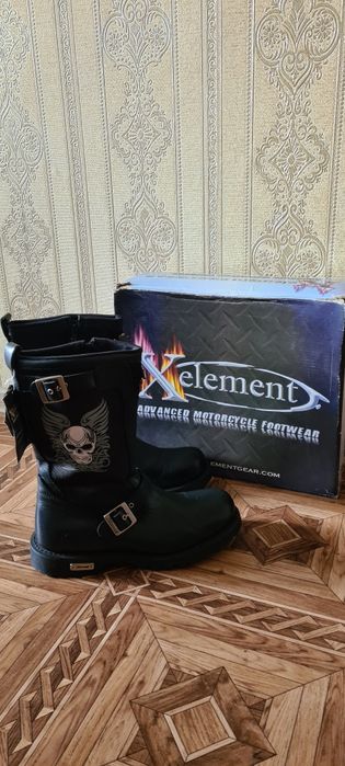 Продаються Мотоботи нові.